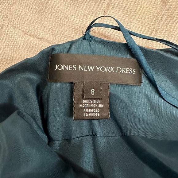 NWT Jones New York Dress, Size 8, Peacock Blue Pleated Back, 100% Silk - Picture 3 of 10
